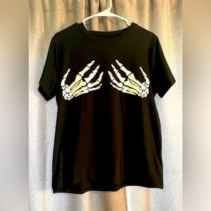 Skeleton Hand Women’s Shirt Size Medium NWOT